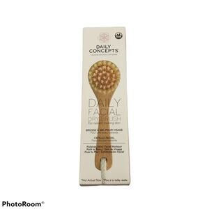 Daily Concepts Daily Facial Drybrush - NWT